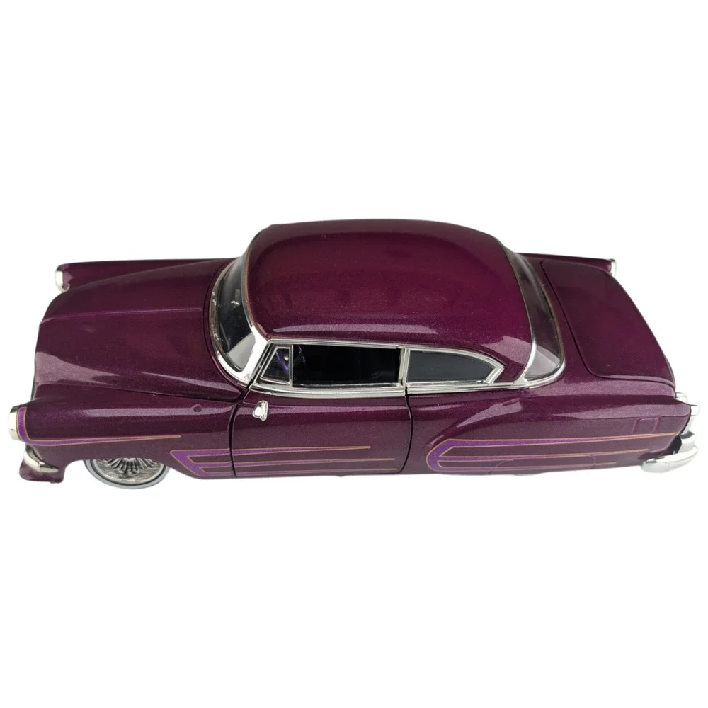 Malibu International Long Beach Lowrider Repair 1954 Chevy Bel Air 1:18 Purple